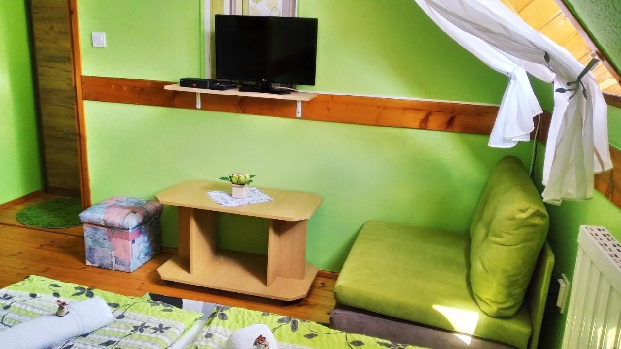 Csobogo Vendeghaz Lägenhet Eger Exteriör bild