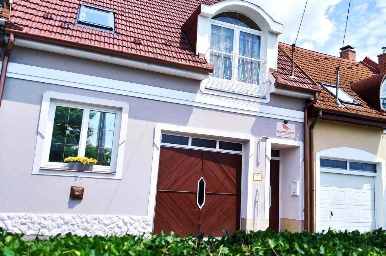 Csobogo Vendeghaz Lägenhet Eger Exteriör bild