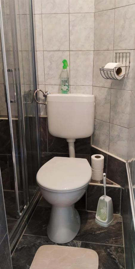 Csobogo Vendeghaz Lägenhet Eger Exteriör bild